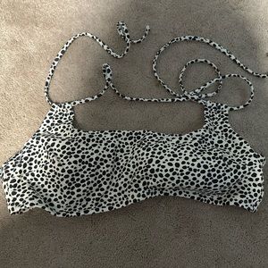 Double string Scoop bikini top